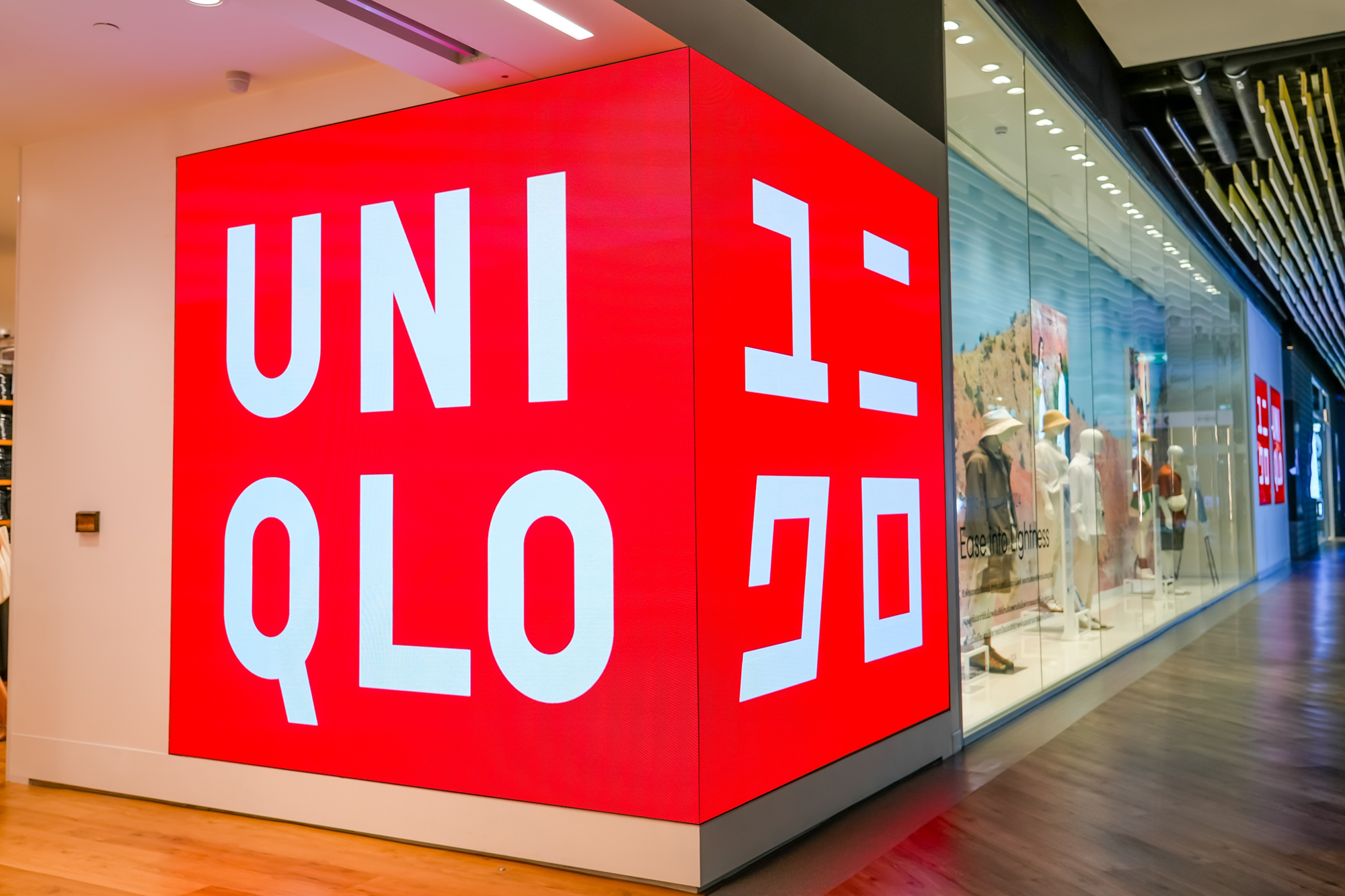 Uniqlo store logo